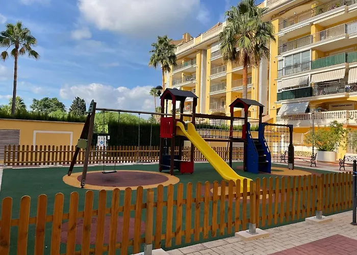 Апартаменти Lovely Denia, Piscina, Jacuzzi, Padel, Parking Денія